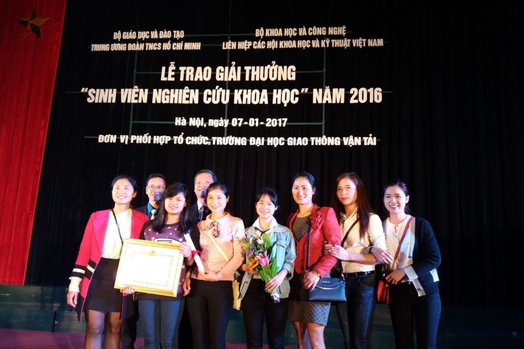 Sinh viên nhóm nghiên cứu CordyHappy nhận Giải thưởng “Sinh viên nghiên cứu khoa học toàn quốc” năm 2016